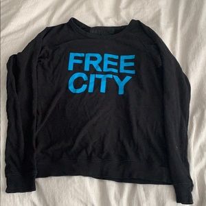 Black free city long sleeve